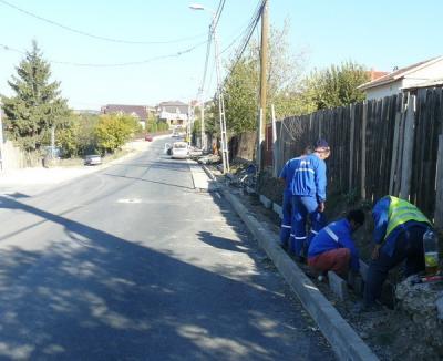 Asfamixt asfaltează strada Gheorghe Doja şi drumul uzinal din zona industrială (FOTO)